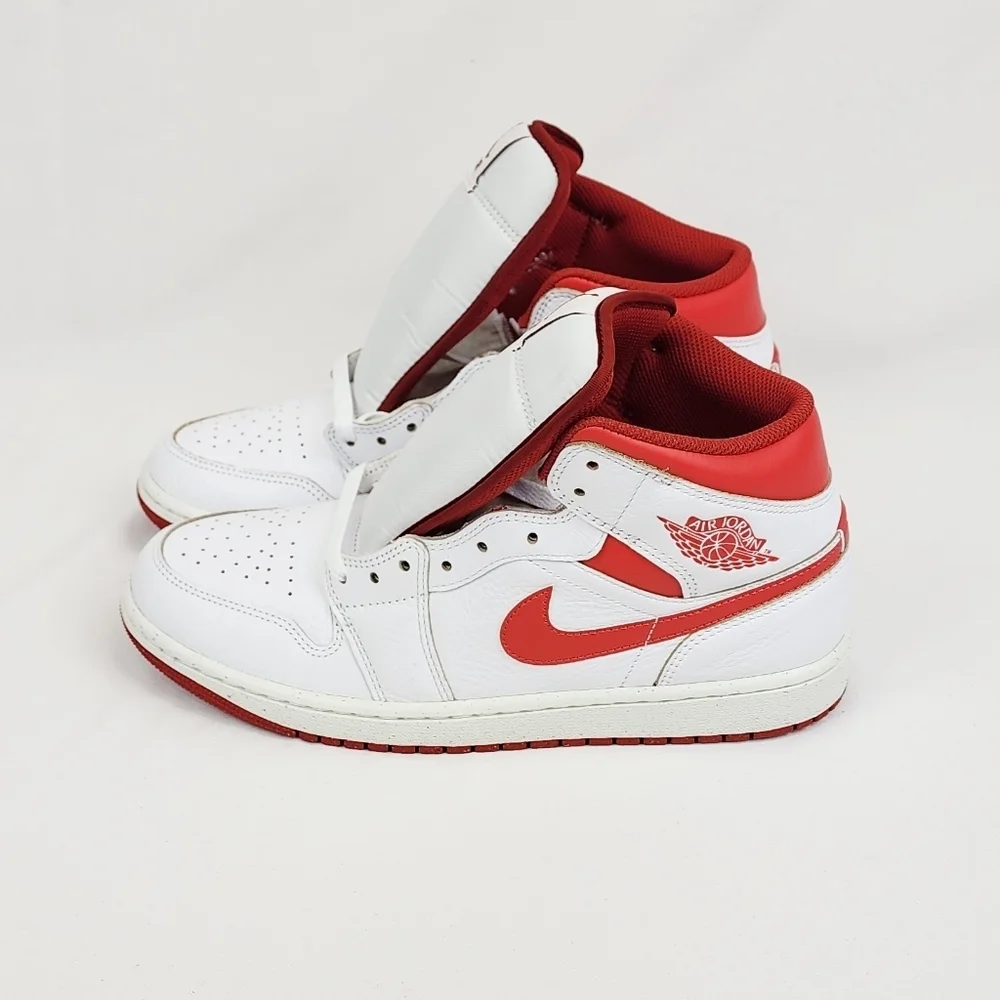 Air Jordan 1 Mid SE Sneakers White/Dune Red/Sail/Lobster